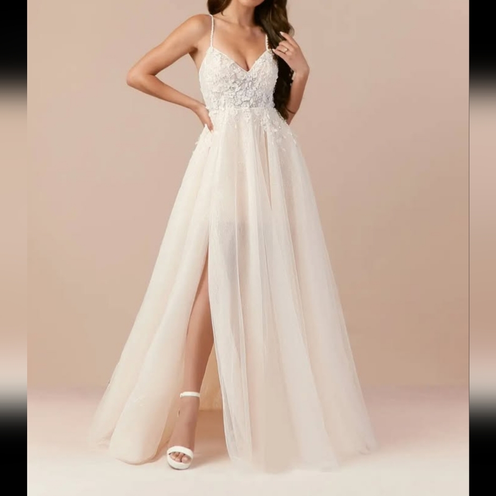 Elegant Cream Evening Gown/Wedding Dress